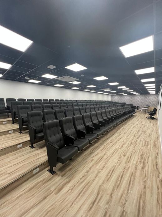Auditório em arquibancada
