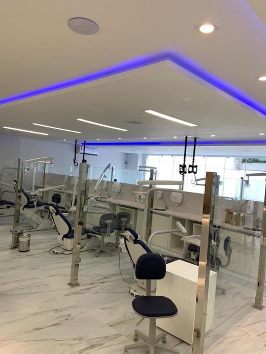 Clínica odontológica, vista do corredor